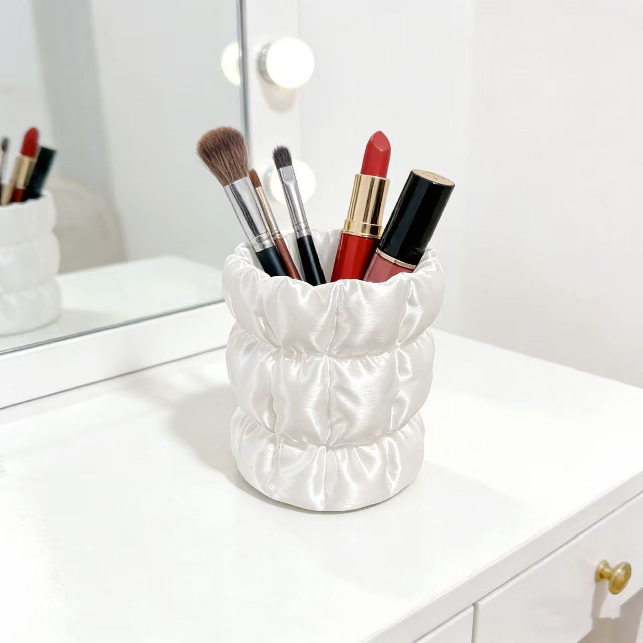 Держатель для кистей для макия – обзор и цена Luxury Skincare And Makeup Brands